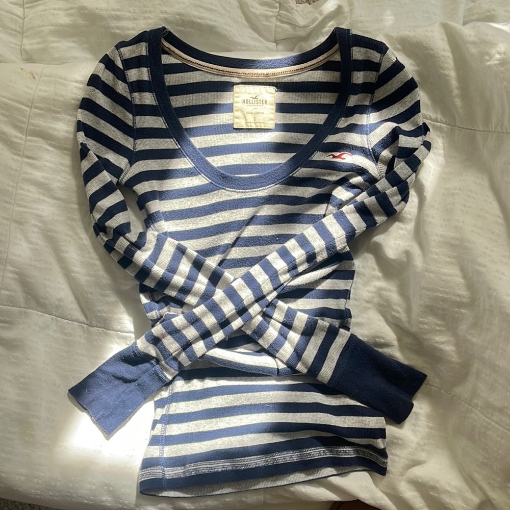 blue and grey striped 90s hollister long sleeves top